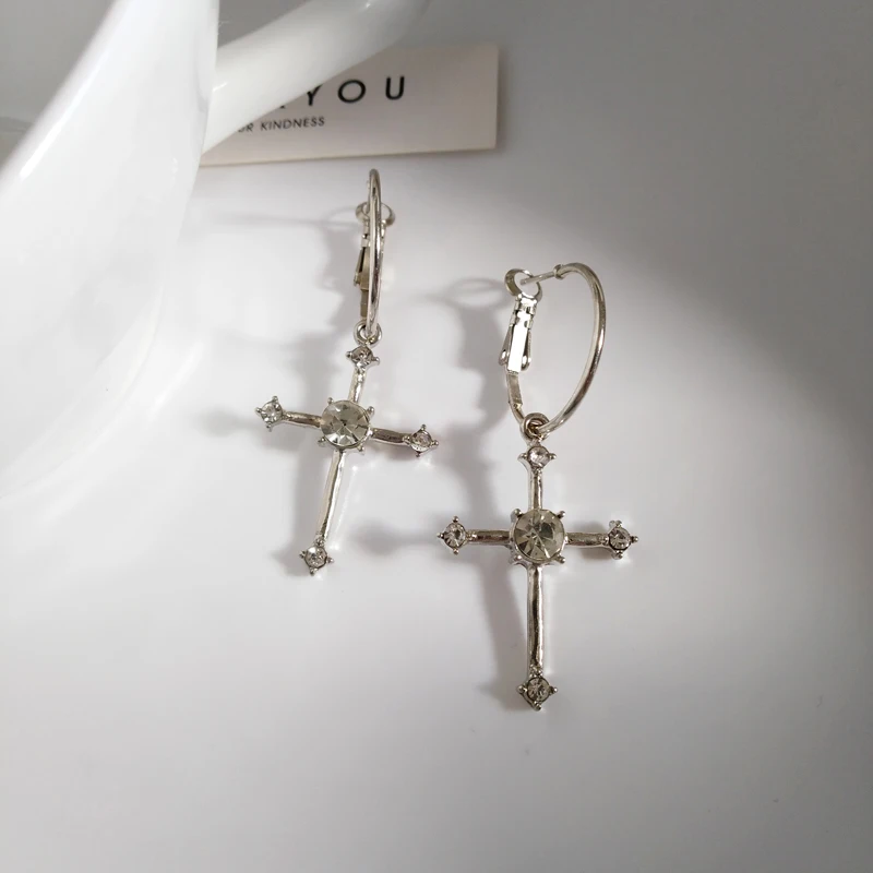 Fashion Crystal Cross Drop Earrings for Women Party Gifts 2023 Punk Gothic Girls Dangle Pendant Earrings Cute Ear Jewelry 
Fashion Crystal Cross Drop Earrings for Women Party Gifts 2023 Punk Gothic Girls Dangle Pendant Earrings Cute Ear Jewelry