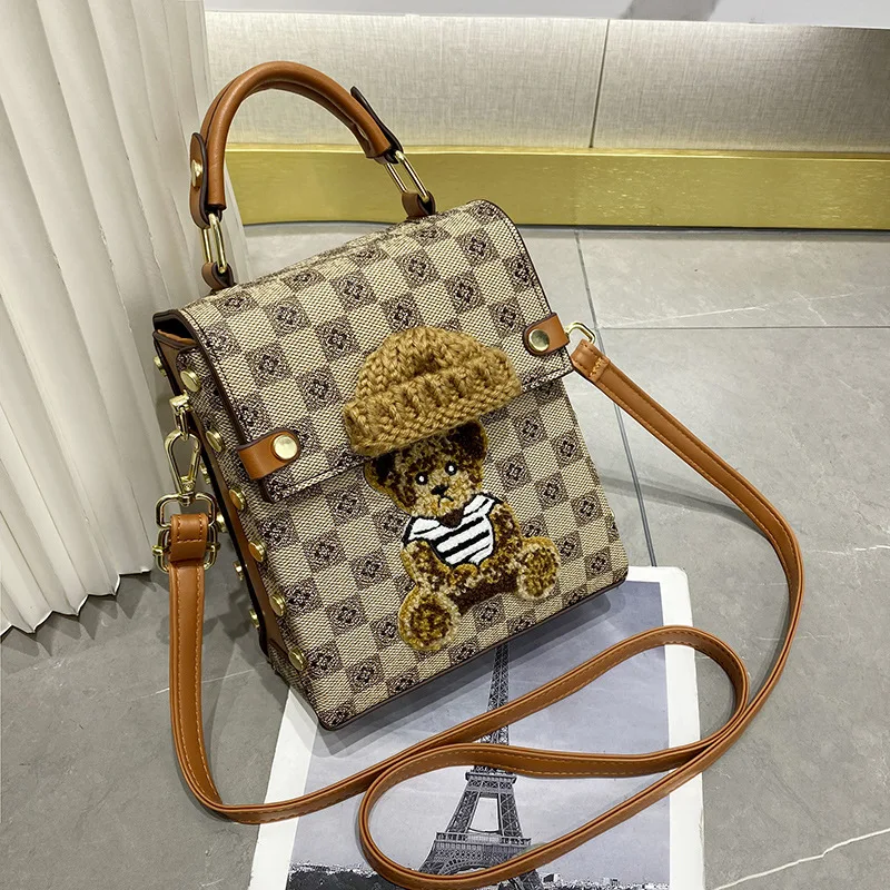 Mini Mobile Bag for Women In Autumn 2022 New Simple Small Square Bag for Fashion Versatile One Shoulder Messenger Bag for Women
Mini Mobile Bag for Women In Autumn 2022 New Simple Small Square Bag for Fashion Versatile One Shoulder Messenger Bag for Women