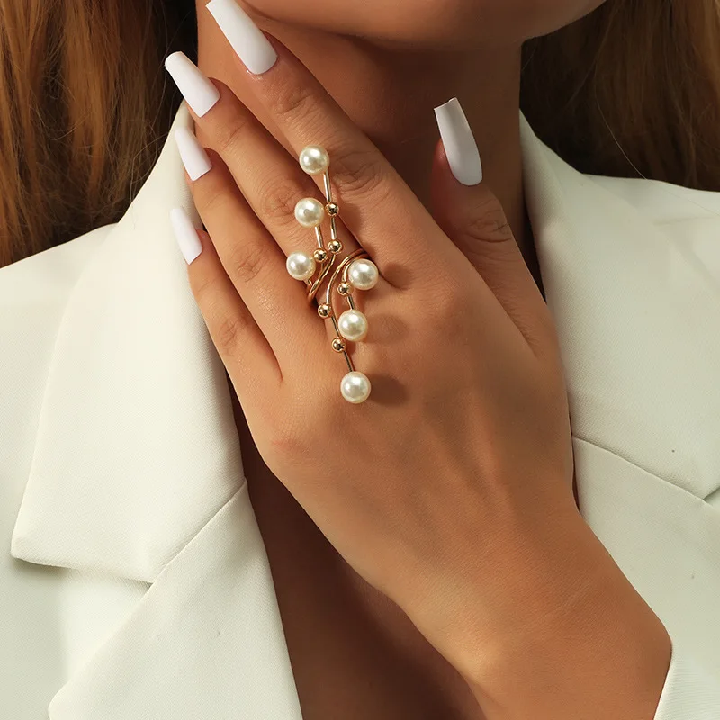 European and American fashion trends, pearl geometric rings, exaggerated personality, creative rings, popular women's styles
European and American fashion trends, pearl geometric rings, exaggerated personality, creative rings, popular women's styles