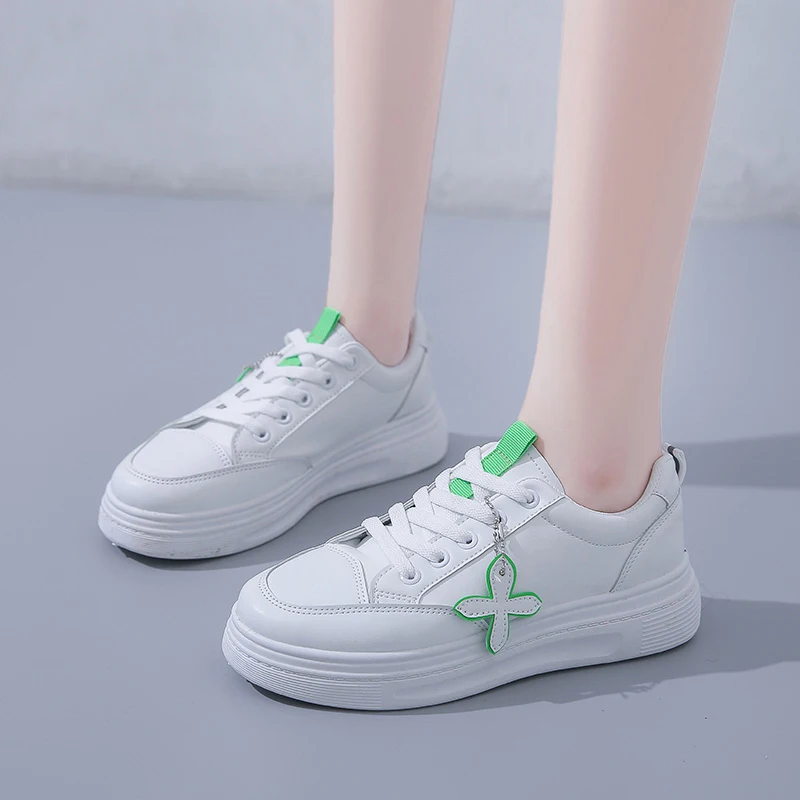 Женские кроссовки из ПУ кожи, на шнуровке 
Женские кроссовки из ПУ кожи, на шнуровке