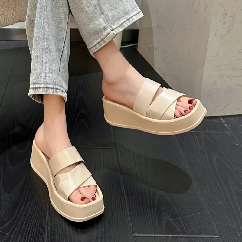 New Women's Slippers 2023 Summer Fashion Open Toe Women's Slippers Simple Solid Color Platform Women's Sandals Zapatos De Mujer
New Women's Slippers 2023 Summer Fashion Open Toe Women's Slippers Simple Solid Color Platform Women's Sandals Zapatos De Mujer