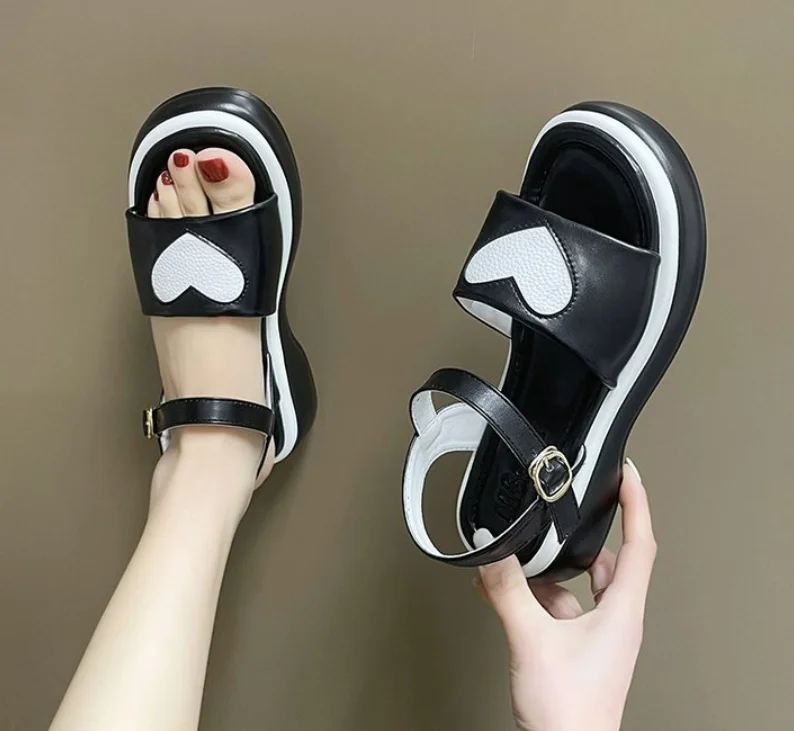 Leather summer Women sandals shoes Platform Buckle ladies Sneakers Sandals Woman open toe Quality
Leather summer Women sandals shoes Platform Buckle ladies Sneakers Sandals Woman open toe Quality