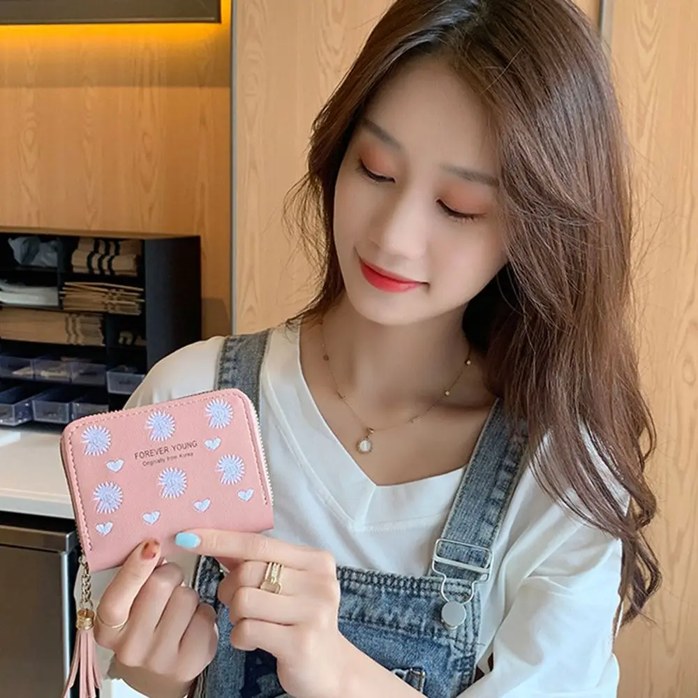 Sweet Classic For Girls Multifunctional Cute PU Leather Korean Money Bag Card Holders Women Wallets Small Coin Purse
Sweet Classic For Girls Multifunctional Cute PU Leather Korean Money Bag Card Holders Women Wallets Small Coin Purse