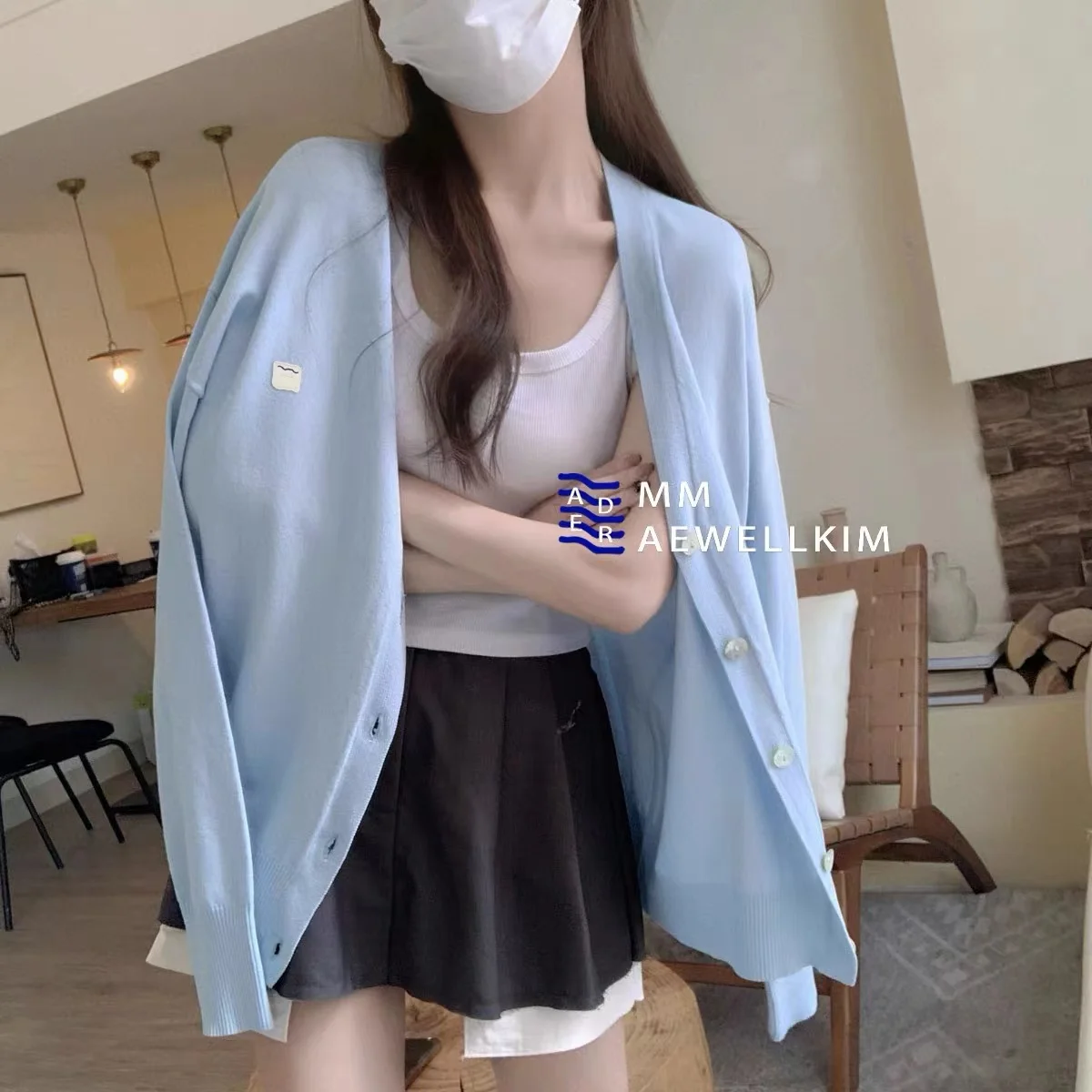 ADER Knitted cardigan women's thin coat summer small leather label loose candy color air conditioner
ADER Knitted cardigan women's thin coat summer small leather label loose candy color air conditioner