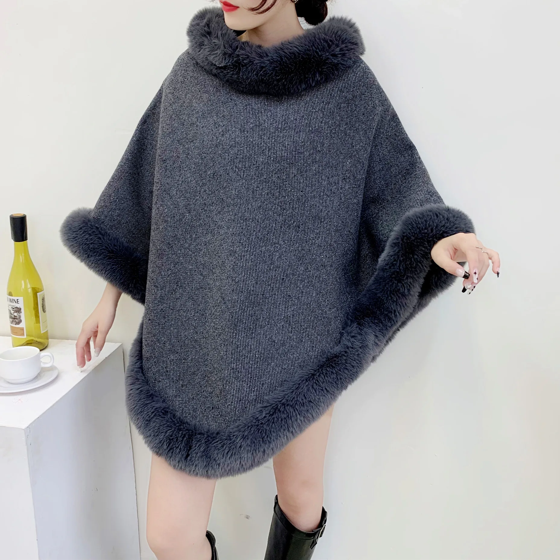 High Quality Shawl Fashion Stripes Women's Winter Coats Fur Collar Poncho Plus Size Loose Cloak 2022 New Capes Flocking Wraps
High Quality Shawl Fashion Stripes Women's Winter Coats Fur Collar Poncho Plus Size Loose Cloak 2022 New Capes Flocking Wraps