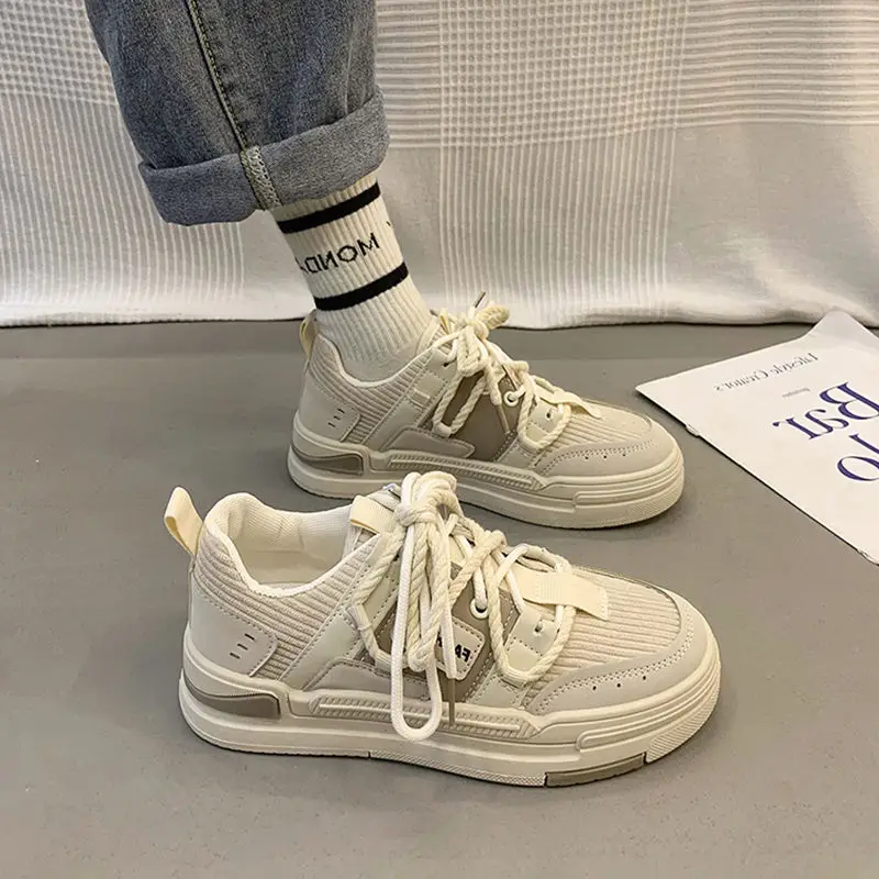 2023 spring and autumn new flat platform versatile sports lace-up color block Forrest Gump non-slip casual board shoes
2023 spring and autumn new flat platform versatile sports lace-up color block Forrest Gump non-slip casual board shoes