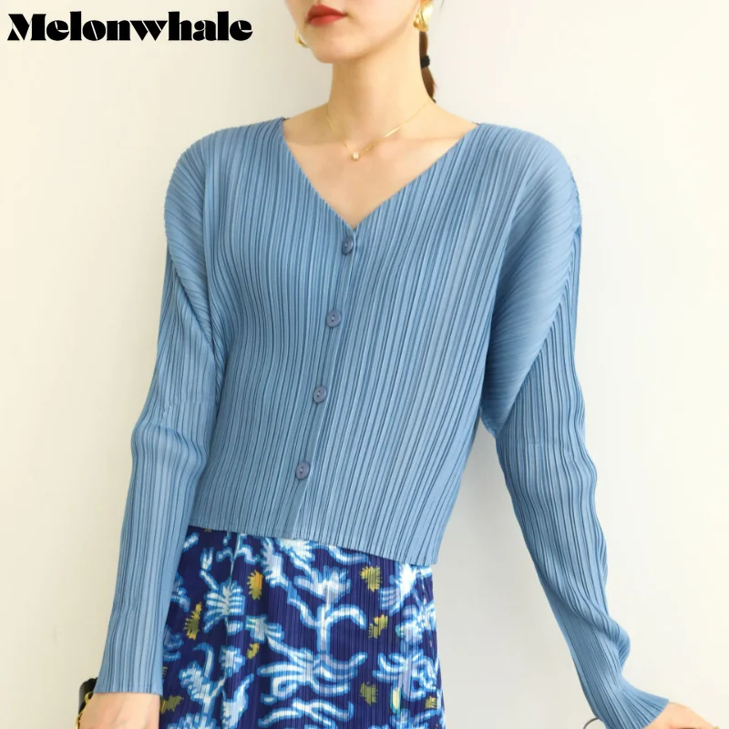 MelonWhale Pleated Jacket Coat for Women Single Breasted V-Neck Long Sleeves Fold Short Coats Female Loose Spring Summer
MelonWhale Pleated Jacket Coat for Women Single Breasted V-Neck Long Sleeves Fold Short Coats Female Loose Spring Summer