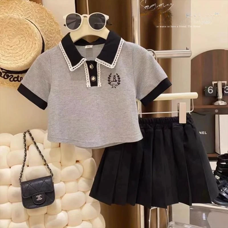 Girls' Suit Summer New Girls' Letter Short Sleeve Top + Black Pleated Skirt Two-piece Children's Preppy Suit Girls Clothes
Girls' Suit Summer New Girls' Letter Short Sleeve Top + Black Pleated Skirt Two-piece Children's Preppy Suit Girls Clothes