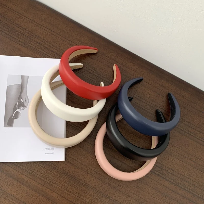 Ободок для волос из ПУ кожи Женский, широкий обруч с губкой, утолщенный, в стиле ретро, простой аксессуар на голову, Осень-зима
Ободок для волос из ПУ кожи Женский, широкий обруч с губкой, утолщенный, в стиле ретро, простой аксессуар на голову, Осень-зима