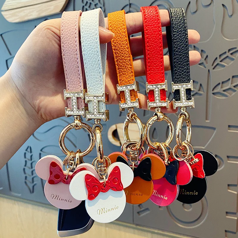 Disney Mickey Fashion Trend Ladies Diamond H Rope Leather Mickey Head Keychain Personalized Car Key Chain Creative Small Gift
Disney Mickey Fashion Trend Ladies Diamond H Rope Leather Mickey Head Keychain Personalized Car Key Chain Creative Small Gift