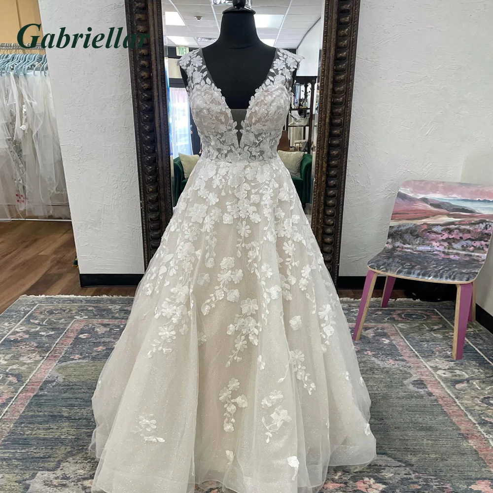 Gabriellar Exquisite Wedding Gown for Women Sleeveless Floral Appliques V-neck Shinny Tulle Illusion Abito Da Sposa Custom Made
Gabriellar Exquisite Wedding Gown for Women Sleeveless Floral Appliques V-neck Shinny Tulle Illusion Abito Da Sposa Custom Made
