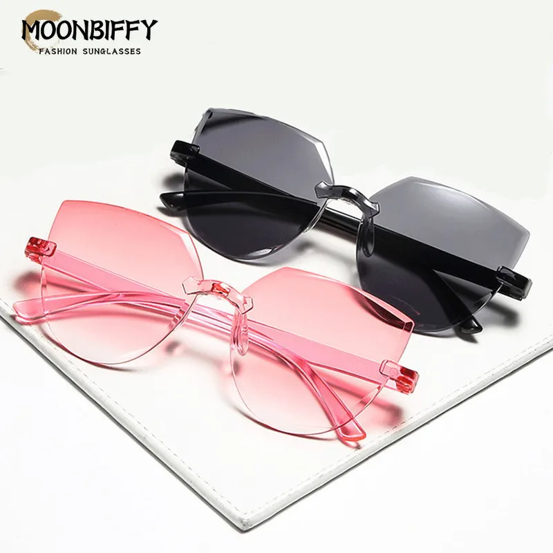 Ladies Vintage Cat Eye Sunglasses Frameless Transparent Ultralight Sunglasses All-in-one Ocean Piece Candy Color Sunglasses
Ladies Vintage Cat Eye Sunglasses Frameless Transparent Ultralight Sunglasses All-in-one Ocean Piece Candy Color Sunglasses