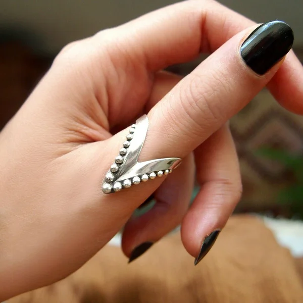 Fashion Alloy Chevron Thumb Ring for Women Simple Irregular Long Full Finger Adjustable Opening Ring Party Anniversary Jewelry
Fashion Alloy Chevron Thumb Ring for Women Simple Irregular Long Full Finger Adjustable Opening Ring Party Anniversary Jewelry