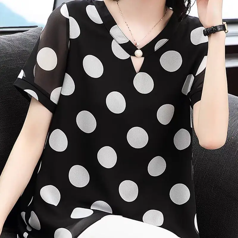Chiffon o neck blouse 2022 summer new women's big mother loose thin wave point top long section cover short-sleeved blouse
Chiffon o neck blouse 2022 summer new women's big mother loose thin wave point top long section cover short-sleeved blouse