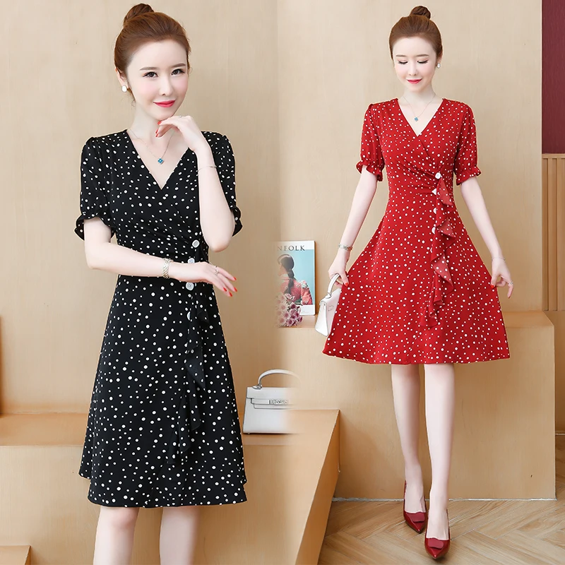 Женское приталенное платье в горошек, с V-образным вырезом
Женское приталенное платье в горошек, с V-образным вырезом