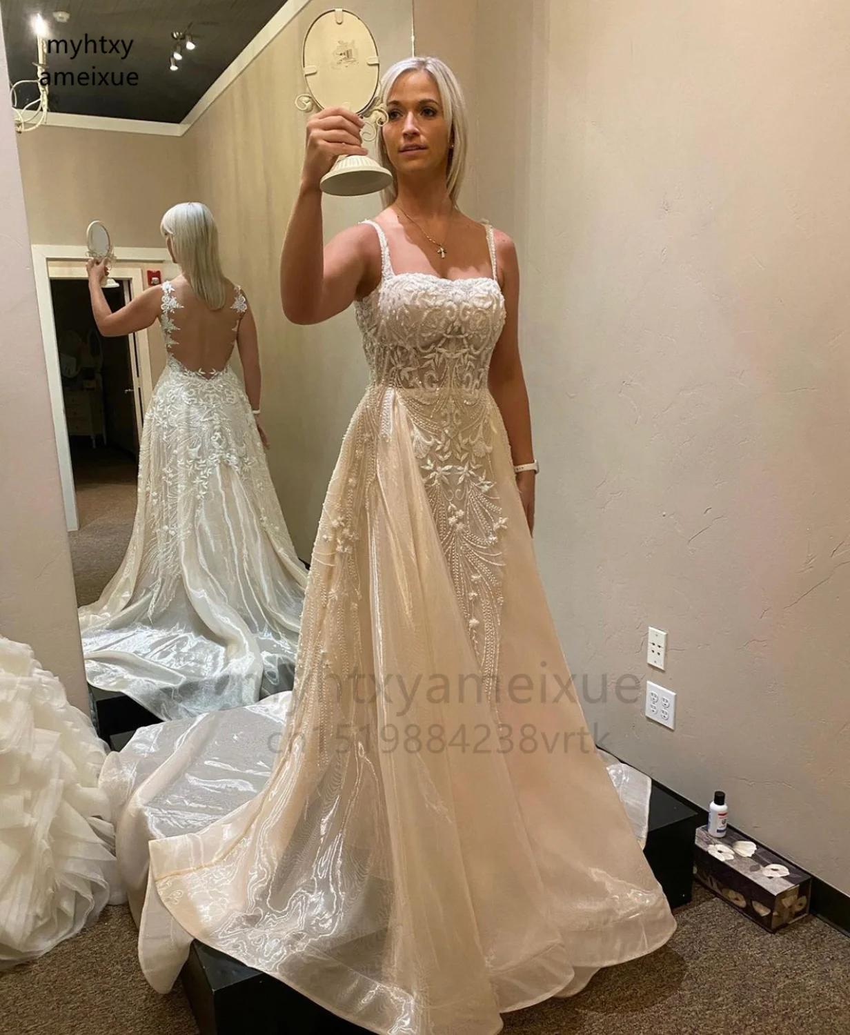Champagne Wedding Dress 2022 Sexy Square Collar Lace Appliques Sleeveless Backless Tulle Floor Length Sweep Train Bride Gown
Champagne Wedding Dress 2022 Sexy Square Collar Lace Appliques Sleeveless Backless Tulle Floor Length Sweep Train Bride Gown