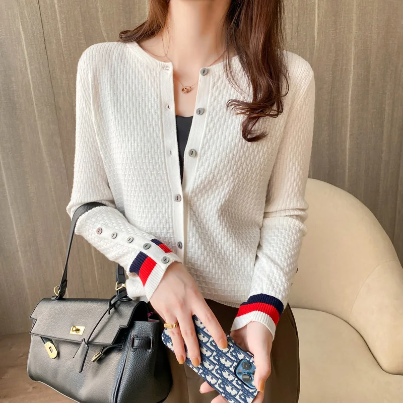 New Autumn And Winter Cardigan Single-Breasted Round Neck Long Sleeve Sweater Lazy Wind Knitted Color Matching Coat Ladies' Blou
New Autumn And Winter Cardigan Single-Breasted Round Neck Long Sleeve Sweater Lazy Wind Knitted Color Matching Coat Ladies' Blou