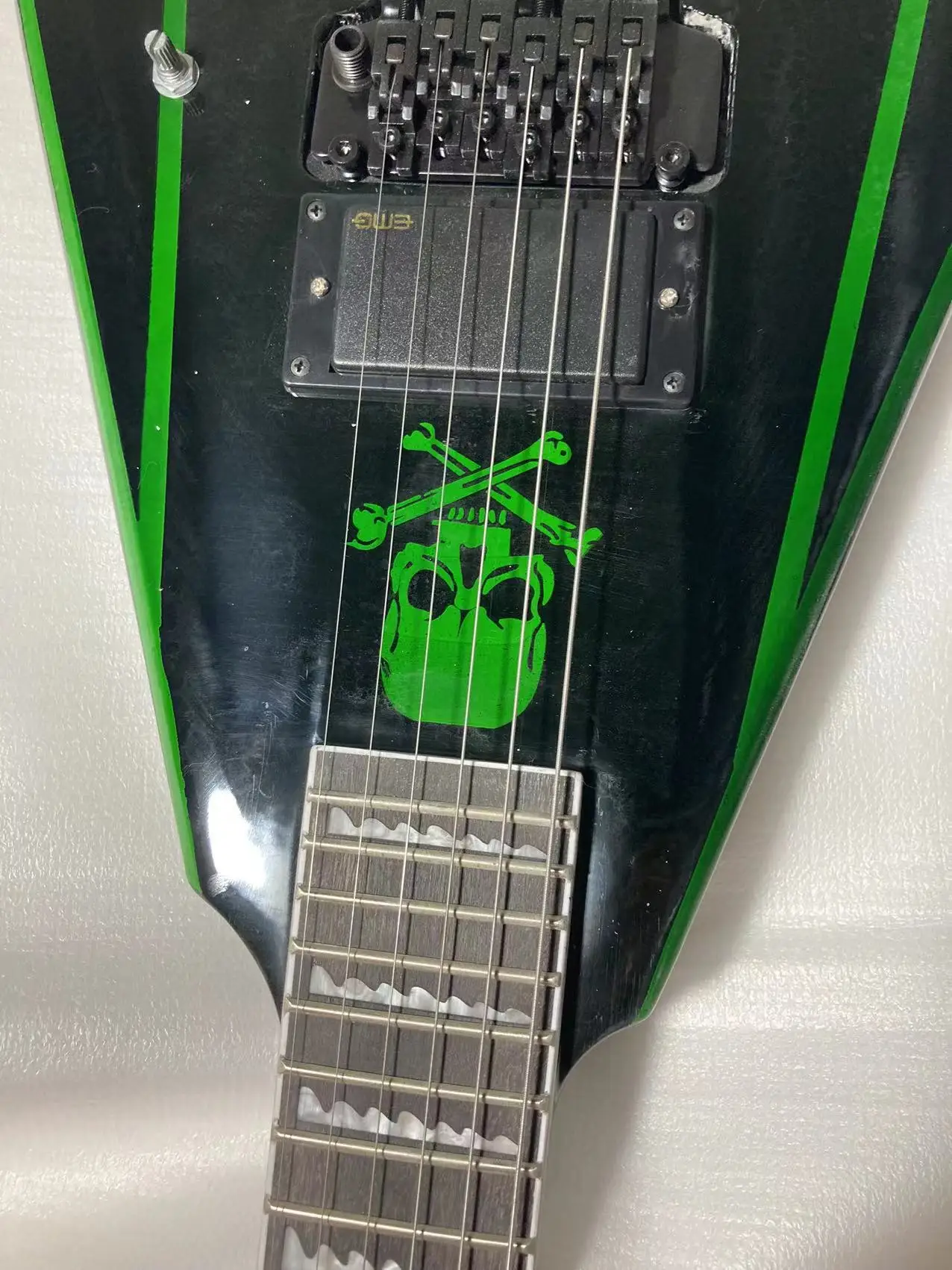 Oem 6 String Electric Guitar Basswood Body Green Stripe Skeleton Black Hardware Tremolo Free Delivery
Oem 6 String Electric Guitar Basswood Body Green Stripe Skeleton Black Hardware Tremolo Free Delivery