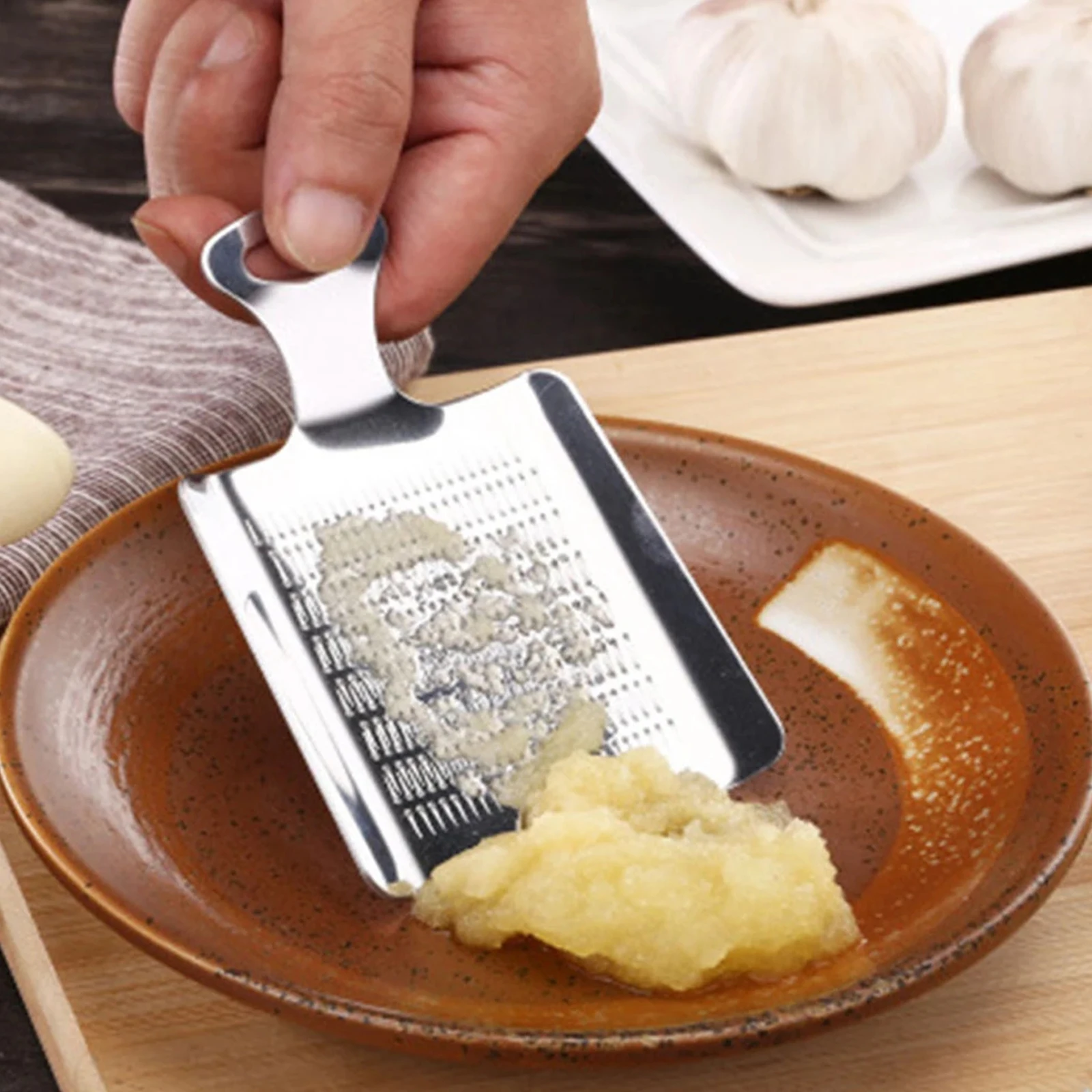 Ginger Grater Crusher Stainless Steel Garlic Grinder Kitchen Fruit Root Vegetables Ginger Grinding Tool
Ginger Grater Crusher Stainless Steel Garlic Grinder Kitchen Fruit Root Vegetables Ginger Grinding Tool