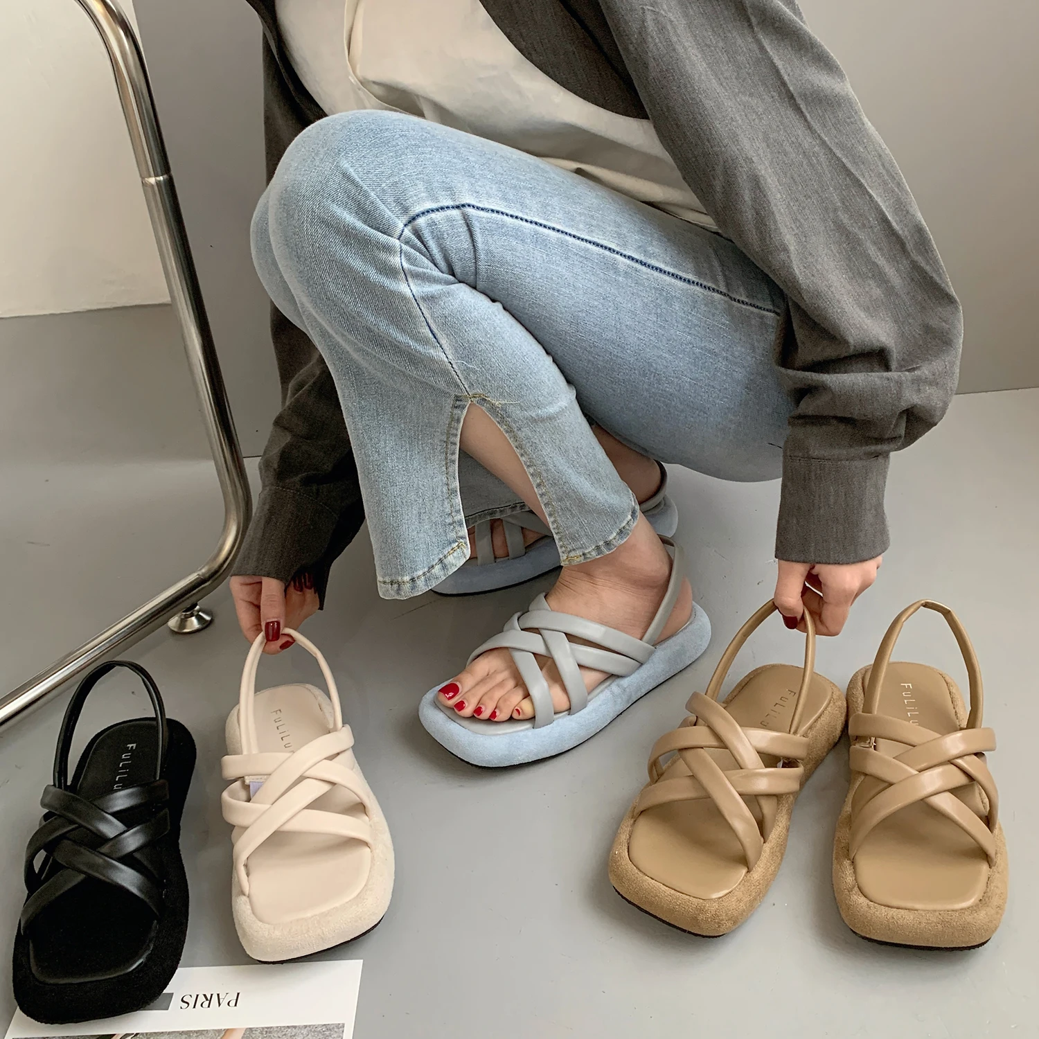 Open Toe Muffins shoe Female Sandal Clogs Wedge Black Shoes for Women Med 2022 Summer Clear Heels All-Match Soft Peep Flat Girls
Open Toe Muffins shoe Female Sandal Clogs Wedge Black Shoes for Women Med 2022 Summer Clear Heels All-Match Soft Peep Flat Girls