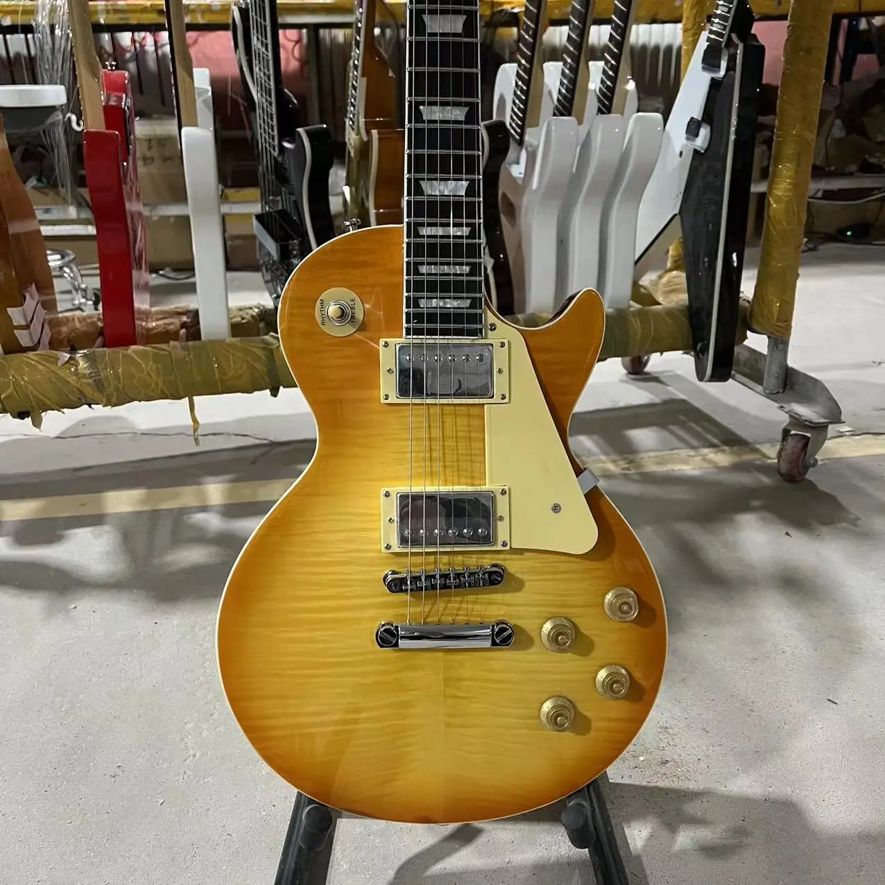Standard Electric Guitar Transparent Yellow Color Tiger Maple Top Mahogany Body Rosewood Fingerboard Free Ship
Standard Electric Guitar Transparent Yellow Color Tiger Maple Top Mahogany Body Rosewood Fingerboard Free Ship
