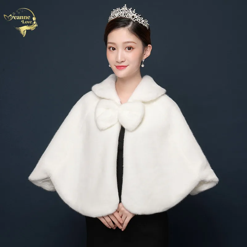 Женская зимняя шаль из искусственного меха
Женская зимняя шаль из искусственного меха