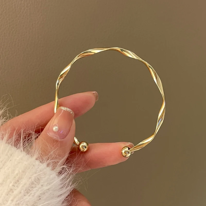 Classic Retro Twisted Twist Metal Cuff Bracelet for Women 2022 Trendy Girls Open Bracelets Party Jewelry Lover Gift Accessories
Classic Retro Twisted Twist Metal Cuff Bracelet for Women 2022 Trendy Girls Open Bracelets Party Jewelry Lover Gift Accessories