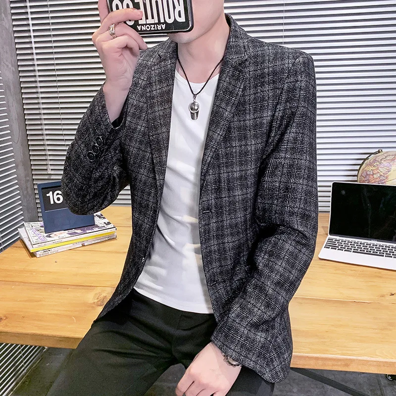 2023 Men's Spring and Autumn New Business blazer Youth Plaid Body Leisure blazer 
2023 Men's Spring and Autumn New Business blazer Youth Plaid Body Leisure blazer