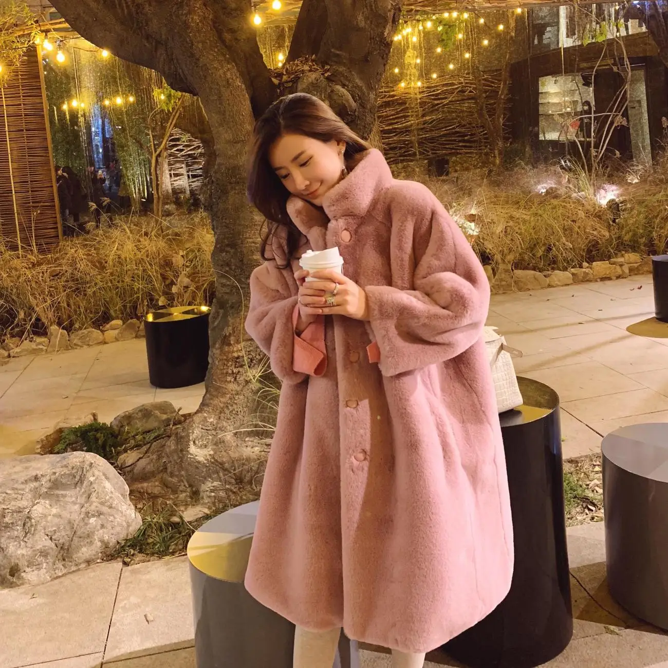 Solid Minimalist Fluffy Imitation Mink Winter Coat for Women Office Lady Long Faux Fur Eco-friendly Wool Stylish To Keep Warm
Solid Minimalist Fluffy Imitation Mink Winter Coat for Women Office Lady Long Faux Fur Eco-friendly Wool Stylish To Keep Warm