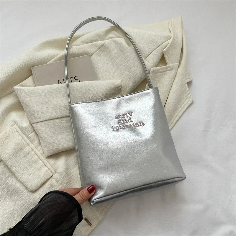 Niche Design Texture Armpit Bag Female 2023 New Fashion Summer Shoulder Bag Fashion Ins Bucket Bag
Niche Design Texture Armpit Bag Female 2023 New Fashion Summer Shoulder Bag Fashion Ins Bucket Bag