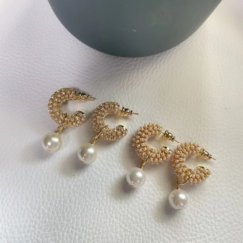 Timeless Wonder Fancy Zircon Geo Pearl CC Stud Earrings for Women Designer Jewelry Goth Runway Party Luxury Top Rare Gift 2622
Timeless Wonder Fancy Zircon Geo Pearl CC Stud Earrings for Women Designer Jewelry Goth Runway Party Luxury Top Rare Gift 2622