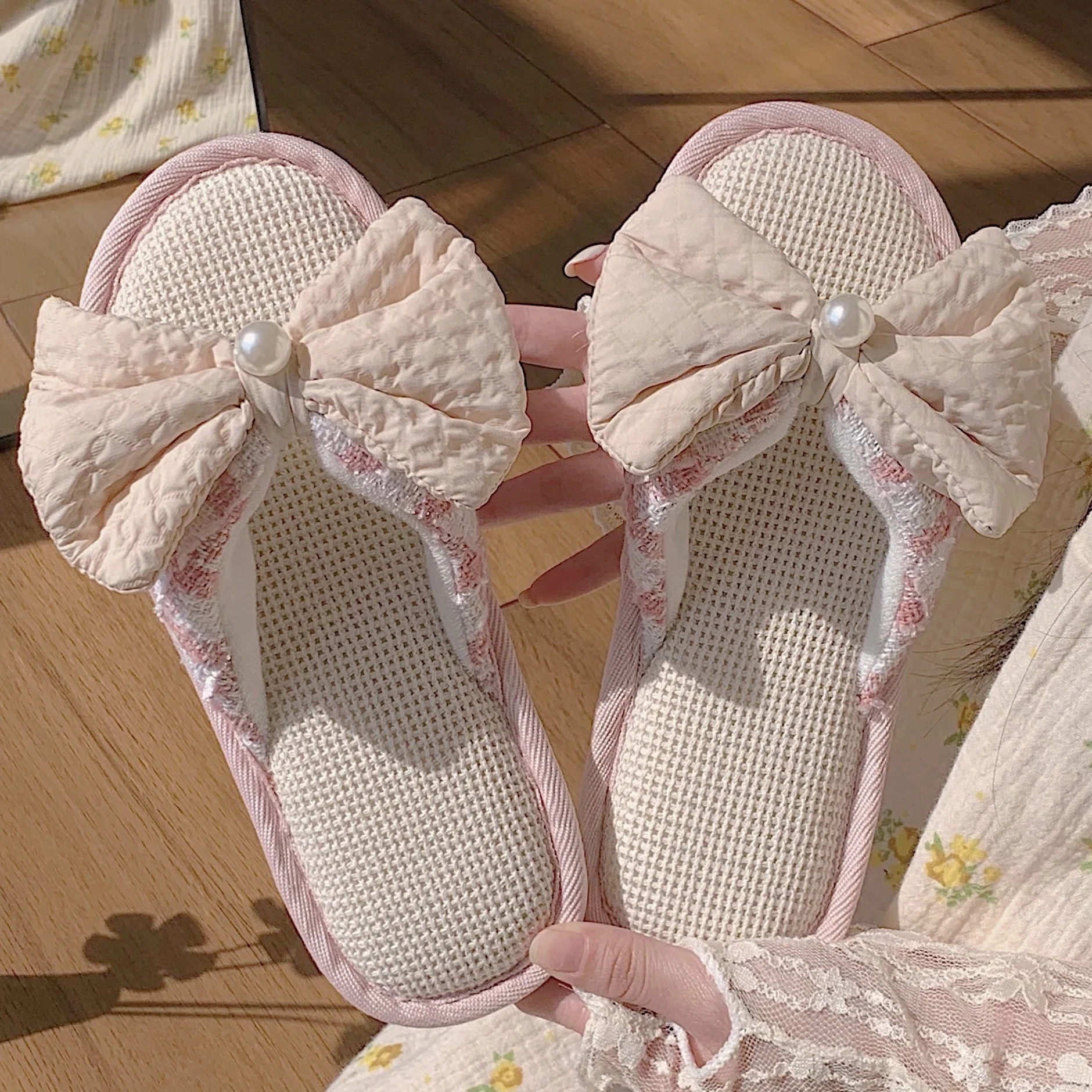 Fairy Bowknot Linen Sandals and Slippers Women Summer Four Seasons Universal Home Non-slip Soft Bottom Floor Shoes
Fairy Bowknot Linen Sandals and Slippers Women Summer Four Seasons Universal Home Non-slip Soft Bottom Floor Shoes