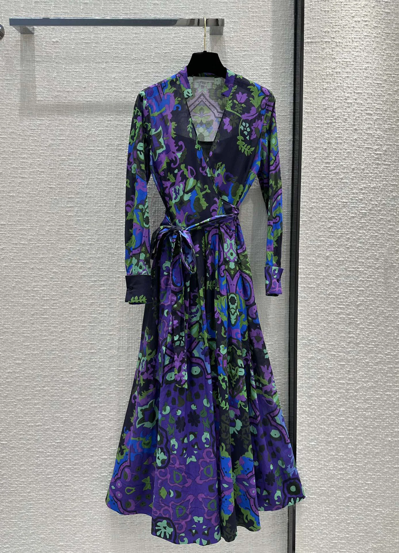 high quality early fall women floral plants printed long sleeve v-neck long dresses belt silk cotton dress
high quality early fall women floral plants printed long sleeve v-neck long dresses belt silk cotton dress