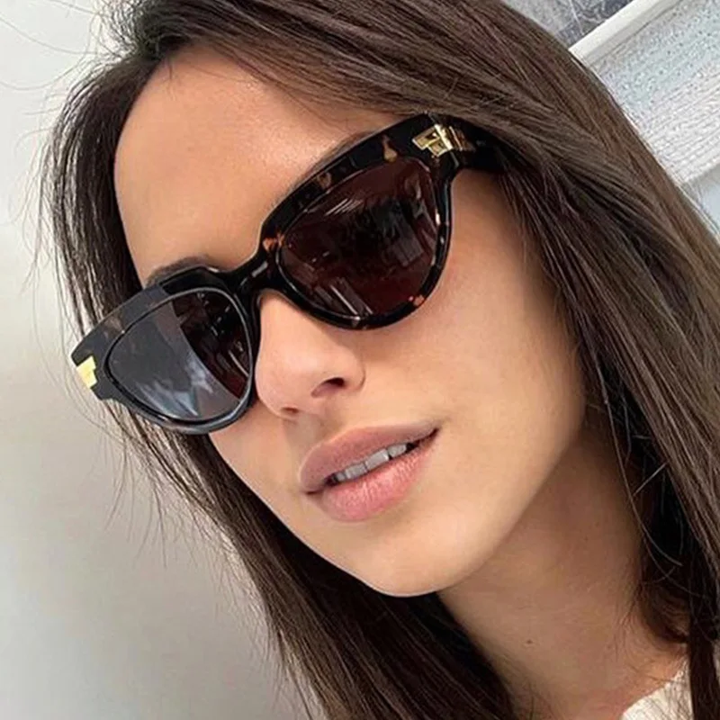 Cat Eye Sunglasses Women/Men 2022 New Luxury Brand Eyewear Women Glasses for Women Vintage Classic Lentes De Sol Mujer UV400
Cat Eye Sunglasses Women/Men 2022 New Luxury Brand Eyewear Women Glasses for Women Vintage Classic Lentes De Sol Mujer UV400