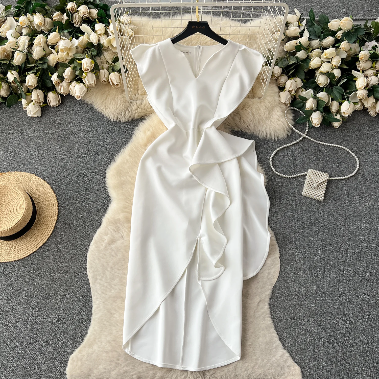 2023 Women Summer Party Dress Sexy V Neck Flying Sleeve High Waist Ruffles Slim Split Midi Bodycon Evening Club Irregular Dress
2023 Women Summer Party Dress Sexy V Neck Flying Sleeve High Waist Ruffles Slim Split Midi Bodycon Evening Club Irregular Dress