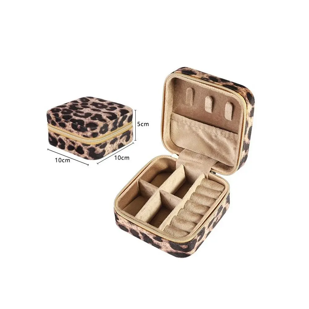 Коробка для украшений из искусственной кожи
Коробка для украшений из искусственной кожи