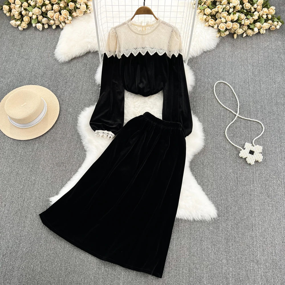 Long-sleeved Round Neck Lace Splicing Velvet Top High-waisted Fishtail Half-body Skirt Two-piece Set
Long-sleeved Round Neck Lace Splicing Velvet Top High-waisted Fishtail Half-body Skirt Two-piece Set