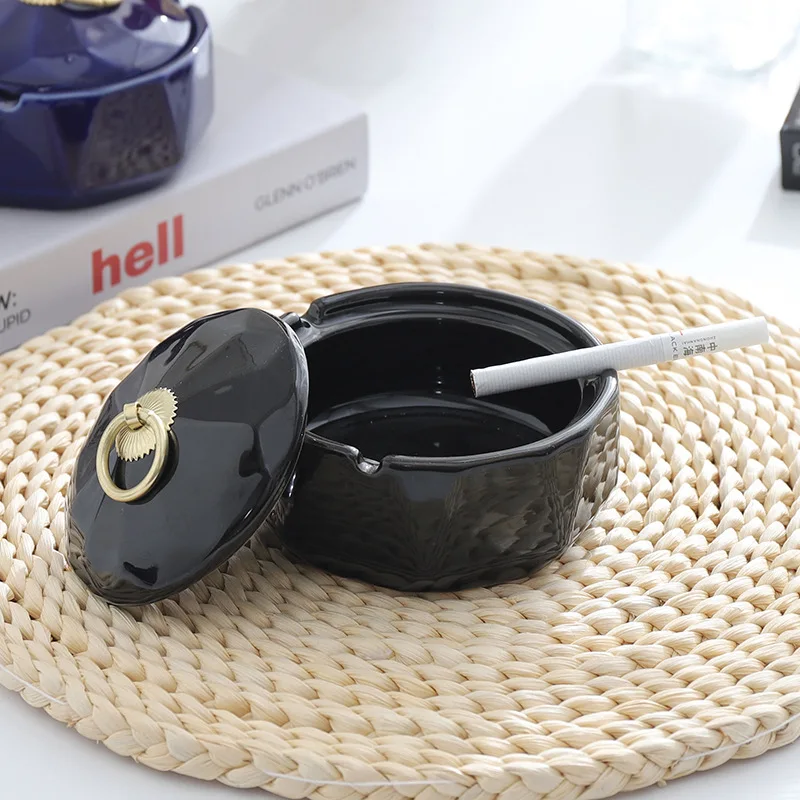Simple Ashtray with Cover To Prevent Fly Ash Home Office New Ceramic Living Room Decoration Ideas Portable Ashtray
Simple Ashtray with Cover To Prevent Fly Ash Home Office New Ceramic Living Room Decoration Ideas Portable Ashtray