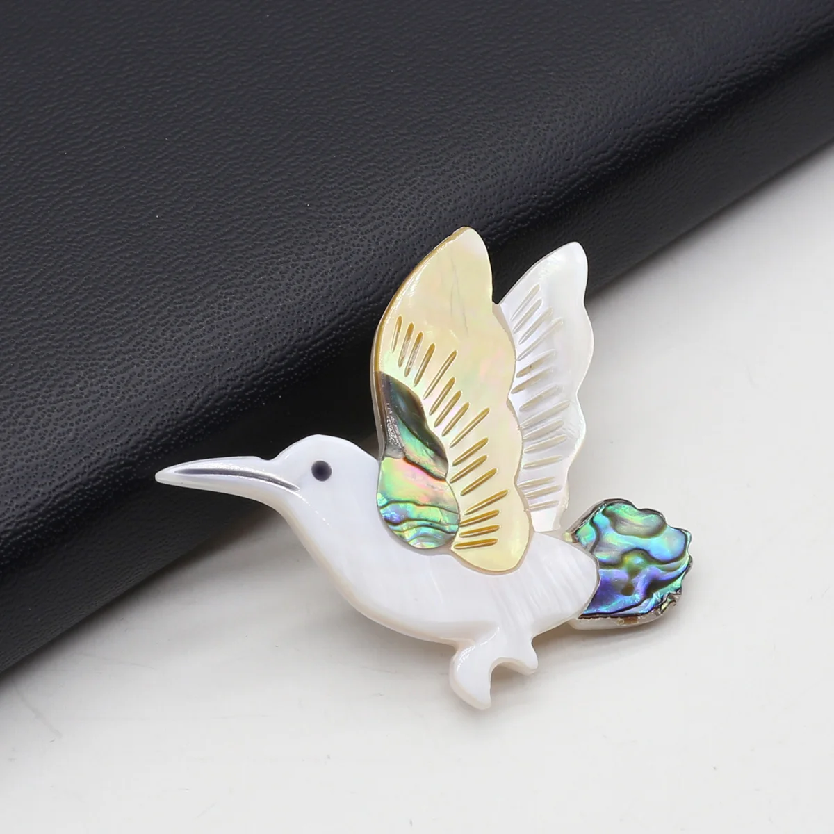 Natural Freshwater Shell Brooch Design Bird Animal Personalized Style Brooch Delicate Charm Safety Pin Jewelry Party Wedding
Natural Freshwater Shell Brooch Design Bird Animal Personalized Style Brooch Delicate Charm Safety Pin Jewelry Party Wedding
