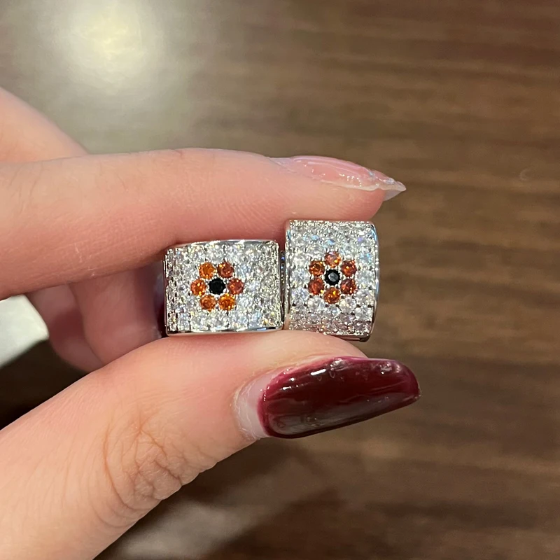 New Delicate Orange Flowers Hoop Earrings for Women Small Circle Full Paved CZ Stone New Trendy Female Ear Jewelry Wholesale
New Delicate Orange Flowers Hoop Earrings for Women Small Circle Full Paved CZ Stone New Trendy Female Ear Jewelry Wholesale