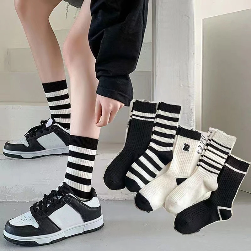 Women Socks Autumn Simple Casual Black White Striped Pile Socks For Girls Breathable Middle Tube Letter Embroidery Cotton Soft 
Women Socks Autumn Simple Casual Black White Striped Pile Socks For Girls Breathable Middle Tube Letter Embroidery Cotton Soft