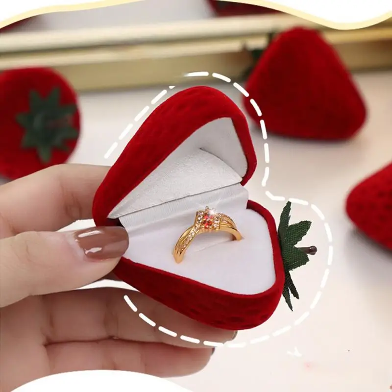 1pc Red Velvet Strawberry Ring Box Earrings Display Case Holder Jewelry Display Case Holder Gift Box Romantic Ring Case
1pc Red Velvet Strawberry Ring Box Earrings Display Case Holder Jewelry Display Case Holder Gift Box Romantic Ring Case