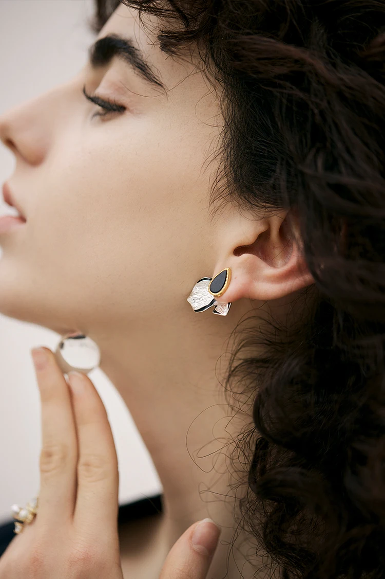 So.fine Jewelry Hot sale Premium Earrings for woman Luxurious Designed by the minority Chic and Chanel style
So.fine Jewelry Hot sale Premium Earrings for woman Luxurious Designed by the minority Chic and Chanel style
