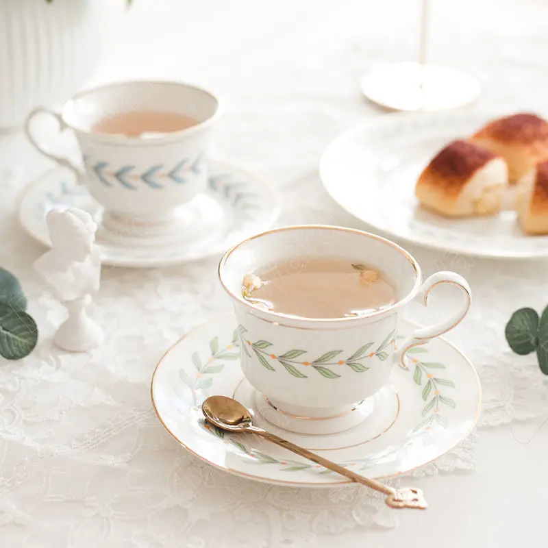 

Винтажная керамическая кофейная чашка в европейском стиле, чайные чашки и блюдца, чайная чашка с золотым краем, зеркальная кофейная кружка, послеобеденный чай, кружки для воды