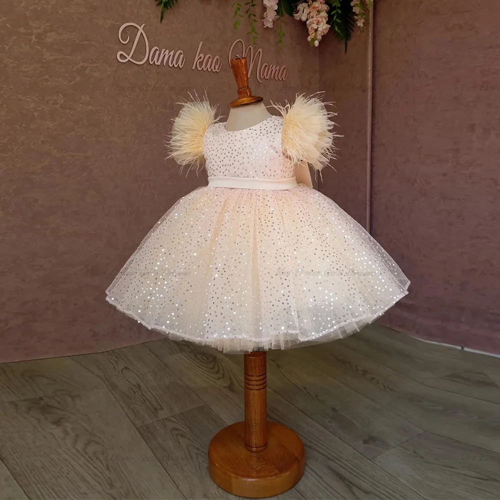

Seuqined Scoop Champagne Flower Girls Dresses with Feather 2024 Party Gowns Tutu Tiered Knee Length Christmas Gowns فلور فتاة ال