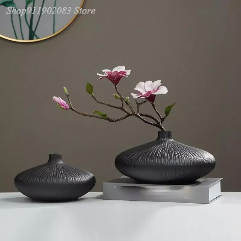 NEW2023 Chinese style Ceramic vase Circular pattern Handmade Desktop ceramic crafts ornaments Buddhism vase Home Decoration
NEW2023 Chinese style Ceramic vase Circular pattern Handmade Desktop ceramic crafts ornaments Buddhism vase Home Decoration