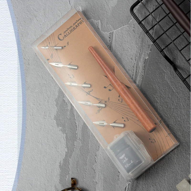 Новый набор ручек Dip Pen для Английской Каллиграфии, комикс, деревянные карандаши и чернила, наборы для студентов, канцелярские принадлежности для письма, Подарочная коробка из ПВХ
Новый набор ручек Dip Pen для Английской Каллиграфии, комикс, деревянные карандаши и чернила, наборы для студентов, канцелярские принадлежности для письма, Подарочная коробка из ПВХ