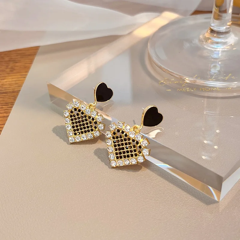 New Luxury Fashion Pearl Set Zircon Heart Earrings Tassel Stud Earrings Jewelry for Women Girl
New Luxury Fashion Pearl Set Zircon Heart Earrings Tassel Stud Earrings Jewelry for Women Girl