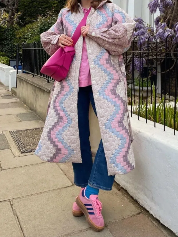 Women Fashion Wave Striped Print Long Cotton Coat Single Breasted Lapel Lantern Sleeve Overcoat 2023 Autumn Warm Thicken Outwear
Women Fashion Wave Striped Print Long Cotton Coat Single Breasted Lapel Lantern Sleeve Overcoat 2023 Autumn Warm Thicken Outwear