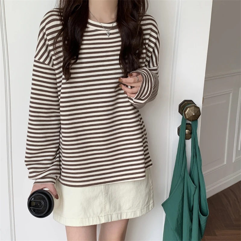 Coffee Striped T-Shirts Women Loose-Fitting Autumn Spring Hot Sale Lady Casual Full Sleeve Chic All Match Fashion Tops 831G
Coffee Striped T-Shirts Women Loose-Fitting Autumn Spring Hot Sale Lady Casual Full Sleeve Chic All Match Fashion Tops 831G